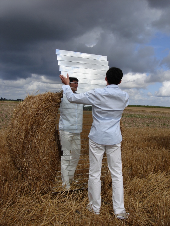 designer Normand Mickaël de Santos crée vend miroirs design. Créateur Français des miroirs au design modulables