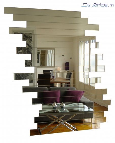 Miroir modulable présenté sous une forme aléatoire.Mickaël de Santos