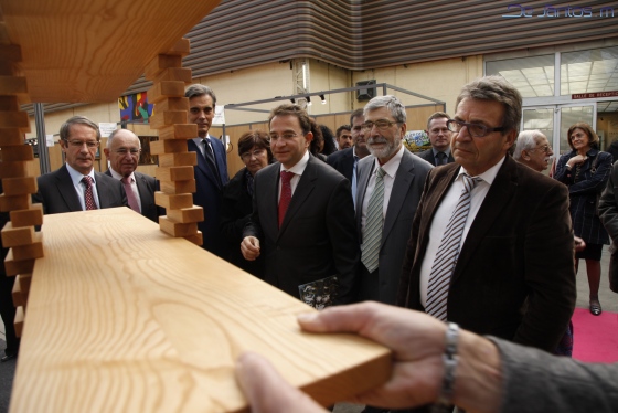 Bibliothèque contemporaine sous le regard, du Président du Grand Evreux Agglomération Michel Champredon, du Préfet de l'Eure Dominique Sorain, de Claude Behar Président de Eure Tourisme, de Guy Lainey, président de la C.M.A de l'Eure