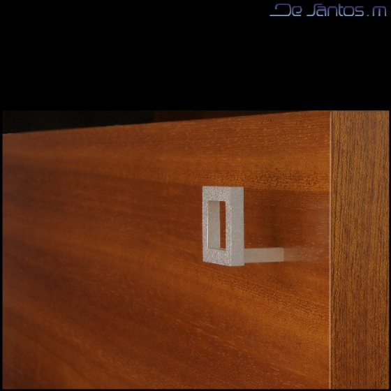 Mobilier d’art à la Française. Les boutons des portes ont été réalisés spécialement pour ce meuble unique.