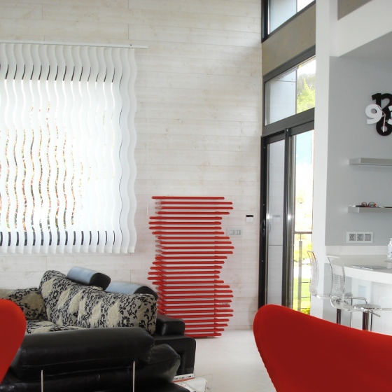 Meubles d’art Paris design du créateur Francais Mickael de Santos met en scène dans un intérieur design la Tour Equalizer