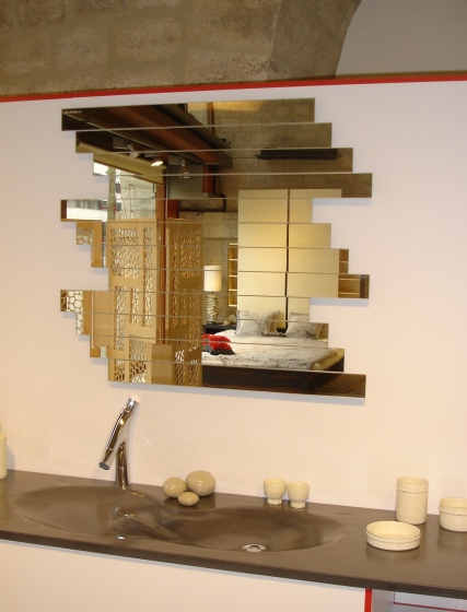 Miroir à lamelles au design changeant s'adapte à tous les intérieurs 