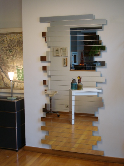 Miroir design au concept innovant, la forme change continuellement selon votre envie.