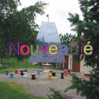 Oeuvre d'art monumentale.Voile de miroirs réalisée pour l'Armada. Echo aux voiliers et aux peintres impressionnistes. Elle est à